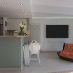 Louison Balcony, Quiet Area, 7mn From Appartamento Cannes