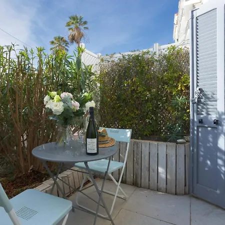 Апартаменты Louison Balcony, Quiet Area, 7mn From