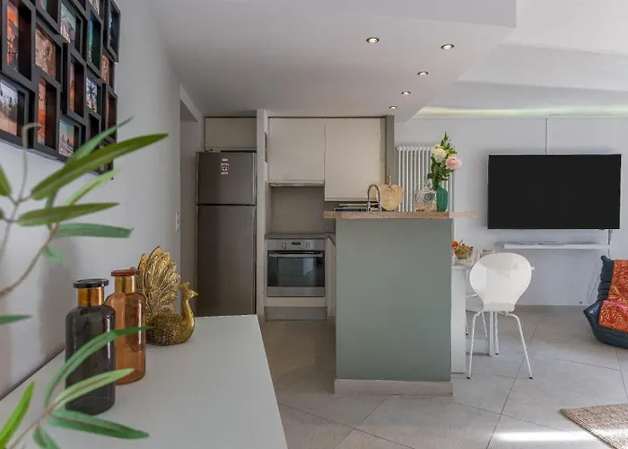 Louison Balcony, Quiet Area, 7mn From דירה