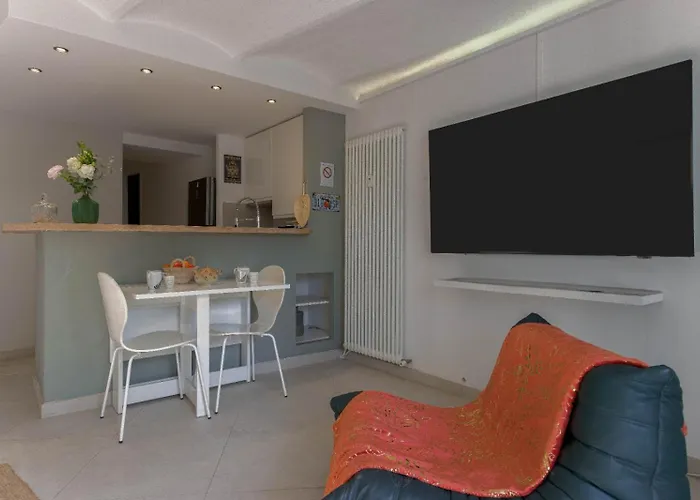 Apartment Louison Balcony, Quiet Area, 7mn From *