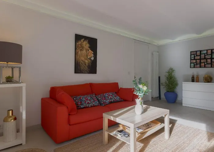 דירה Louison Balcony, Quiet Area, 7mn From קאן