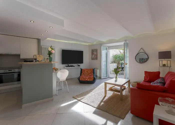 דירה Louison Balcony, Quiet Area, 7mn From קאן